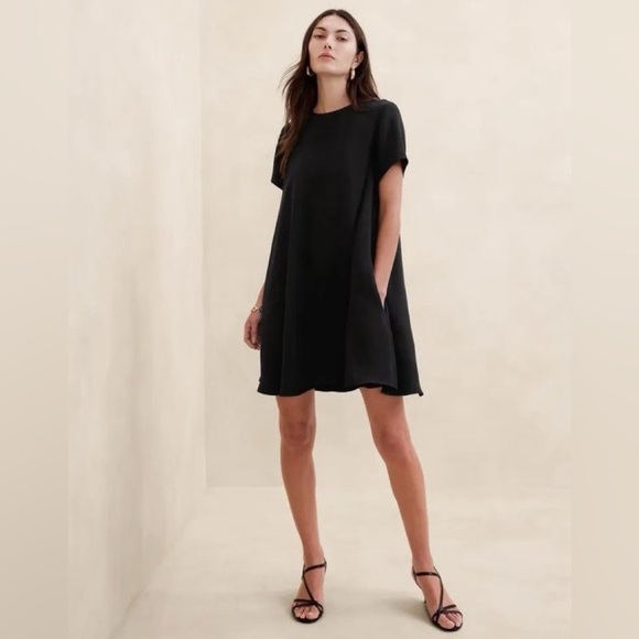 NWT! Banana Republic Black Aurelia Crepe Mini Dress🦦